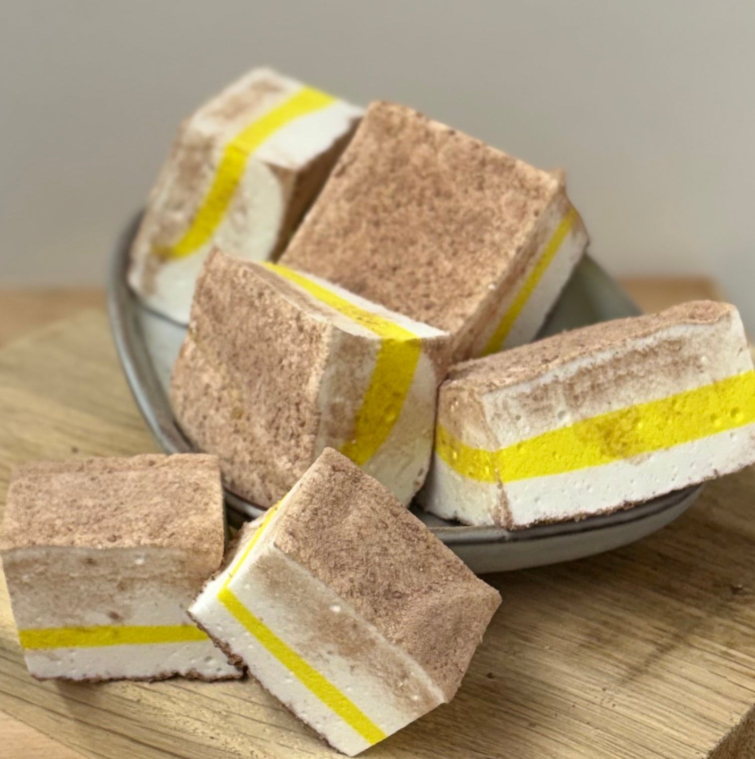 Cream egg marshmallow gift can