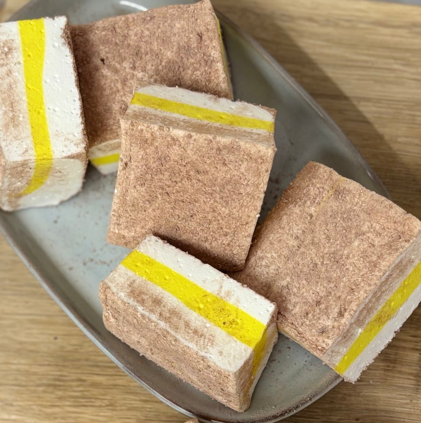 Cream egg marshmallow gift can